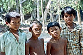 Siem Reap - children asking tips to the tourists